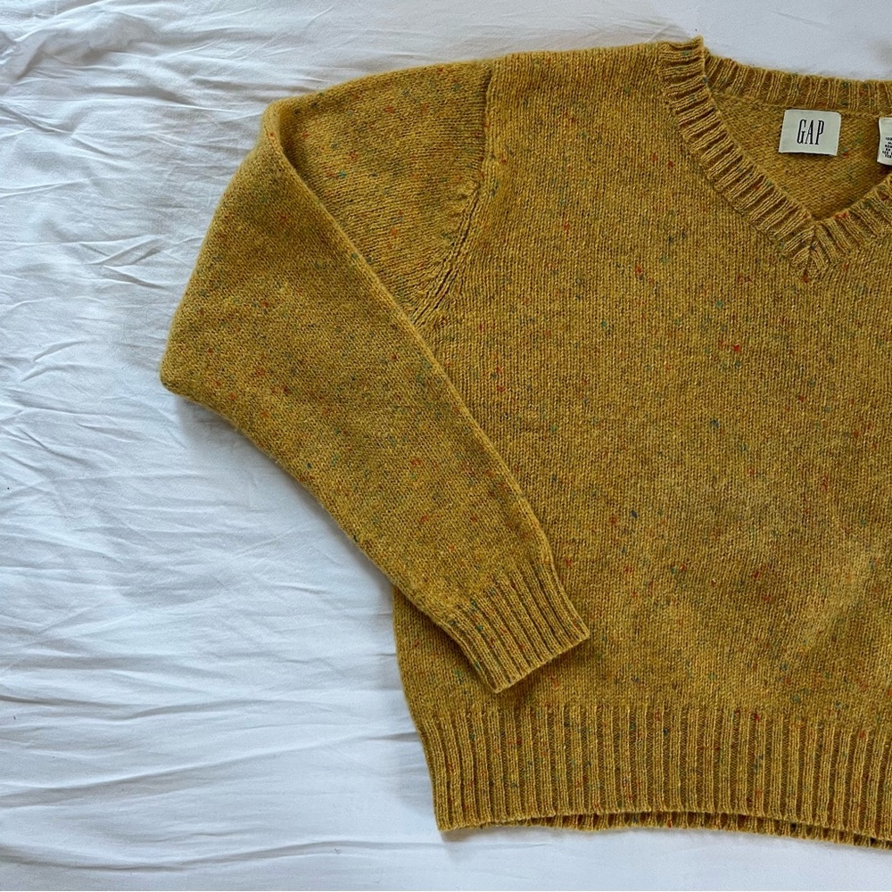 Vintage GAP Women’s Yellow Cropped 100% Wool Sweater